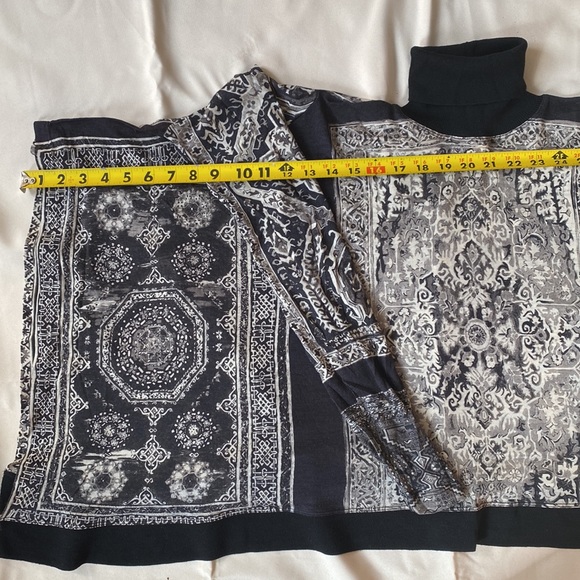 Very original Jean Paul Gaultier light sweater - Picture 8 of 11